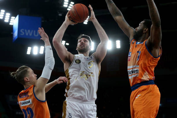 并在赛季结 并在赛季结